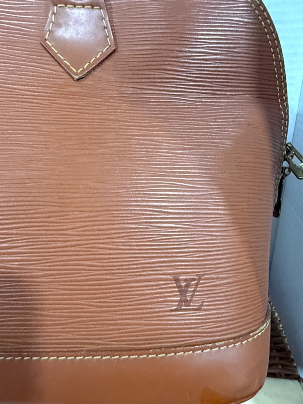 Louis Vuitton Tan Epi Alma Satchel W/Dustbag - Picture 2 of 11